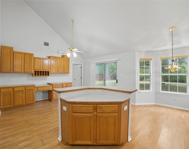 1911 Cedar Bend Dr - Photo Thumbnail 12