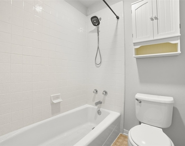 1911 Cedar Bend Dr - Photo Thumbnail 31