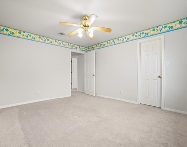 1911 Cedar Bend Dr - Photo Thumbnail 23