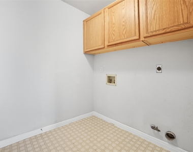 1911 Cedar Bend Dr - Photo Thumbnail 33