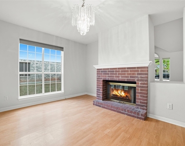 1911 Cedar Bend Dr - Photo Thumbnail 8