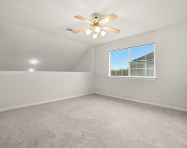 1911 Cedar Bend Dr - Photo Thumbnail 20