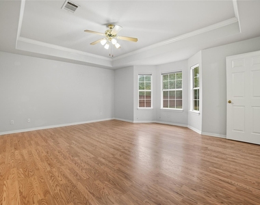 1911 Cedar Bend Dr - Photo Thumbnail 16