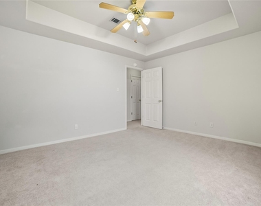 1911 Cedar Bend Dr - Photo Thumbnail 21