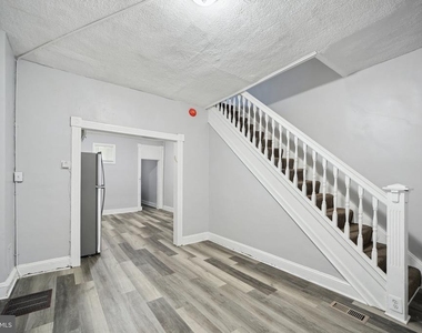 1524 E 28th Street E - Photo Thumbnail 1