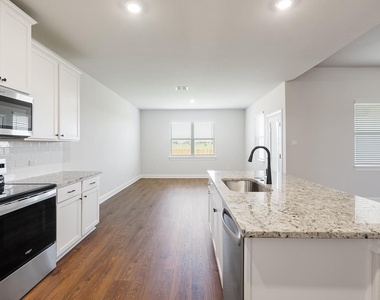 517 W Luna Blue Ln - Photo Thumbnail 2