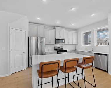 6317 Marsh Ln - Photo Thumbnail 9