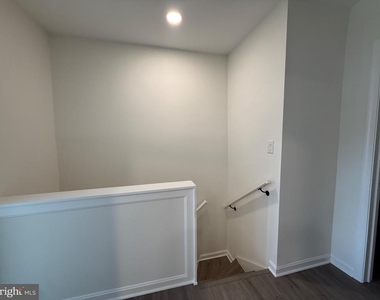 5215 Ready Avenue - Photo Thumbnail 3