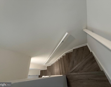 5215 Ready Avenue - Photo Thumbnail 4