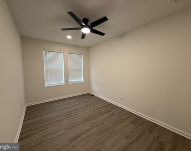 5215 Ready Avenue - Photo Thumbnail 6