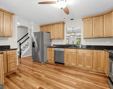 2504 Smoketree Lane - Photo Thumbnail 10