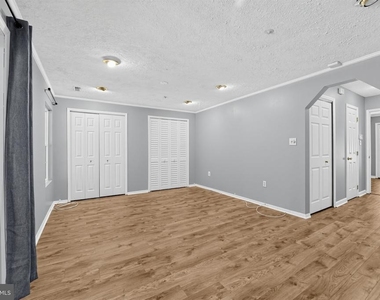 2504 Smoketree Lane - Photo Thumbnail 5