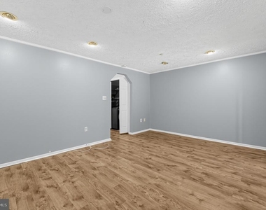 2504 Smoketree Lane - Photo Thumbnail 7