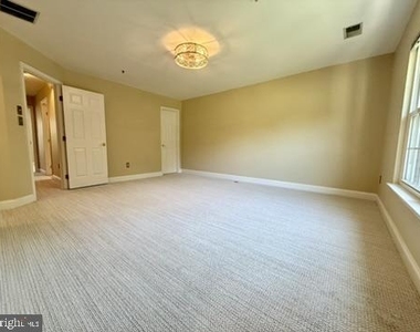832 Stonehurst Court - Photo Thumbnail 20
