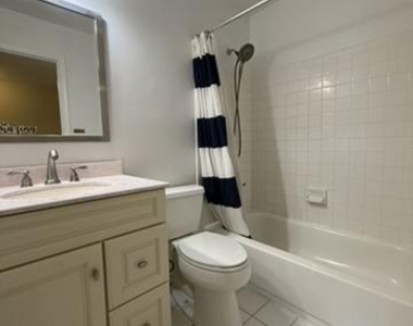 832 Stonehurst Court - Photo Thumbnail 15