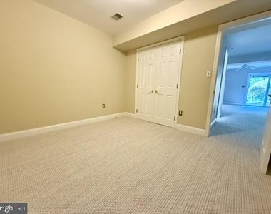 832 Stonehurst Court - Photo Thumbnail 11