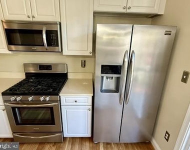 832 Stonehurst Court - Photo Thumbnail 5