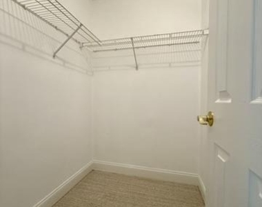 832 Stonehurst Court - Photo Thumbnail 21