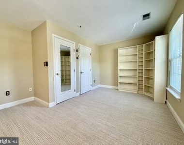 832 Stonehurst Court - Photo Thumbnail 16