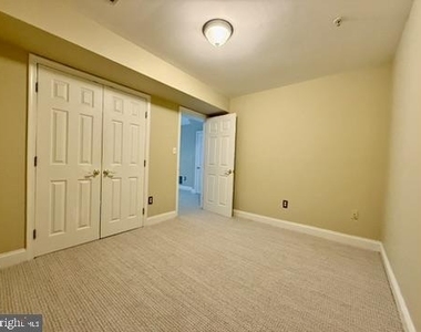 832 Stonehurst Court - Photo Thumbnail 12