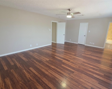 3246 Elizabeth Anne Ln - Photo Thumbnail 7