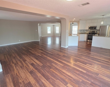 3246 Elizabeth Anne Ln - Photo Thumbnail 4