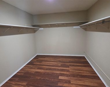 3246 Elizabeth Anne Ln - Photo Thumbnail 9