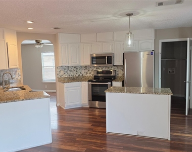3246 Elizabeth Anne Ln - Photo Thumbnail 3
