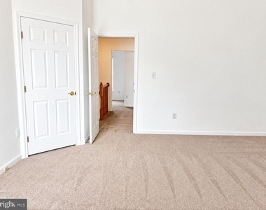 8720 Thornbrook Drive - Photo Thumbnail 15
