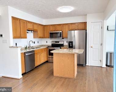 8720 Thornbrook Drive - Photo Thumbnail 6
