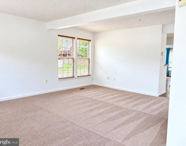 8720 Thornbrook Drive - Photo Thumbnail 3