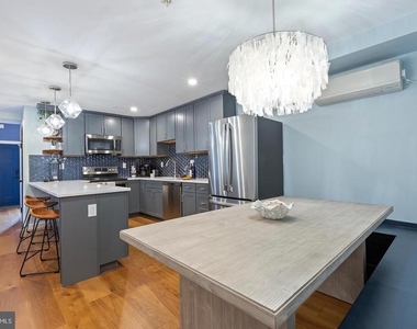 220 West Street - Photo Thumbnail 7
