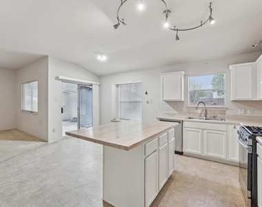 1724 Darjeeling Dr - Photo Thumbnail 5