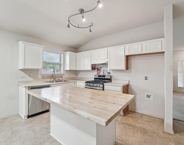 1724 Darjeeling Dr - Photo Thumbnail 4