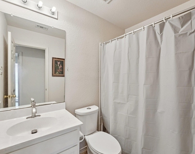 1724 Darjeeling Dr - Photo Thumbnail 16