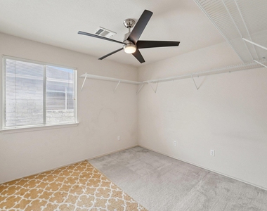 1724 Darjeeling Dr - Photo Thumbnail 12