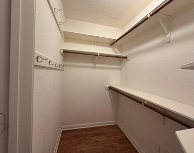 7685 Northcross Dr - Photo Thumbnail 6