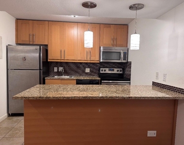 7685 Northcross Dr - Photo Thumbnail 2