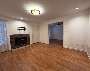 7685 Northcross Dr - Photo Thumbnail 3