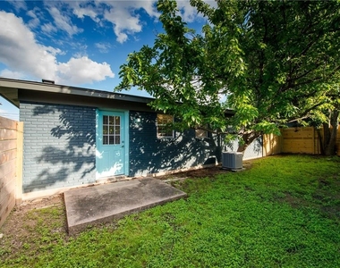 1600 Parker Ln - Photo Thumbnail 21