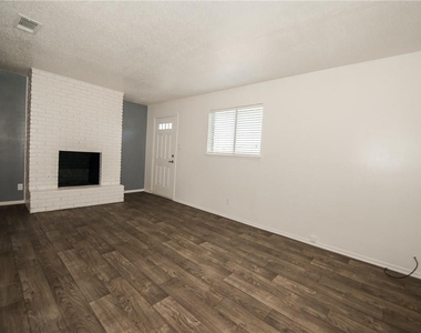 1600 Parker Ln - Photo Thumbnail 19