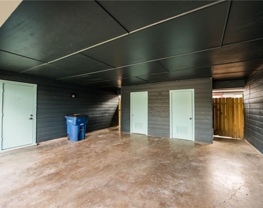 1600 Parker Ln - Photo Thumbnail 22