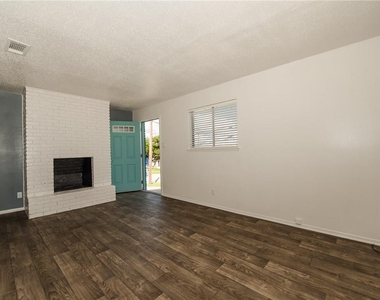 1600 Parker Ln - Photo Thumbnail 10
