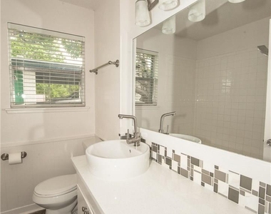 1600 Parker Ln - Photo Thumbnail 13