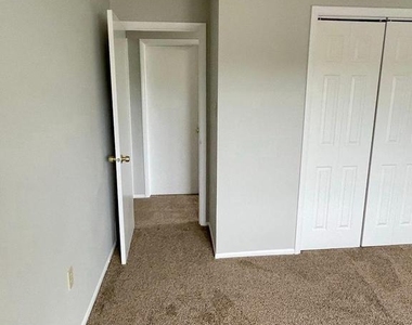 9 Wellington Drive - Photo Thumbnail 16