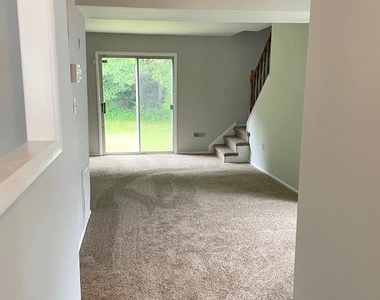 9 Wellington Drive - Photo Thumbnail 7