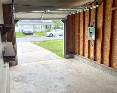 9 Wellington Drive - Photo Thumbnail 3