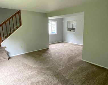 9 Wellington Drive - Photo Thumbnail 4