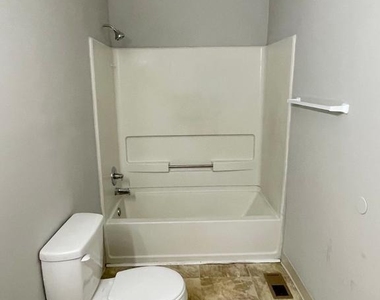 9 Wellington Drive - Photo Thumbnail 14