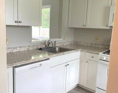 9 Wellington Drive - Photo Thumbnail 8